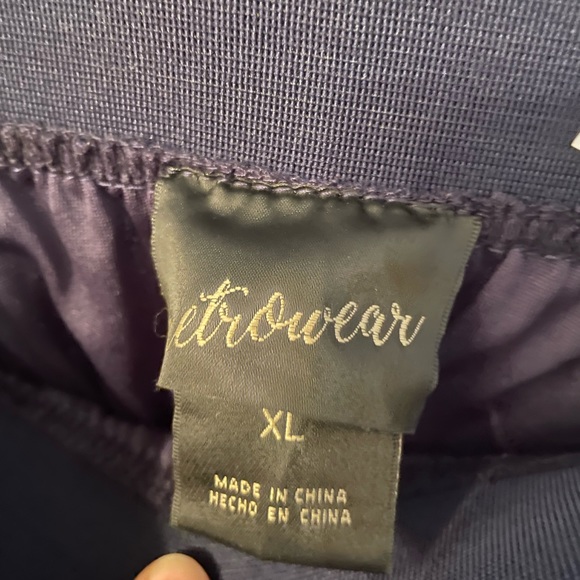 Pleated dark blue skirt - Picture 3 of 6